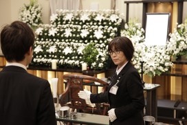 豊田市の葬儀会社フューネの社員