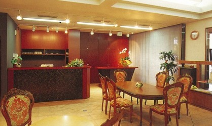 豊田市の葬儀会館にあるキッチンのある控室