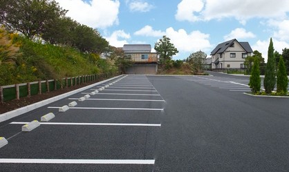 豊田市の葬儀会館そうそうの森さなげの駐車場