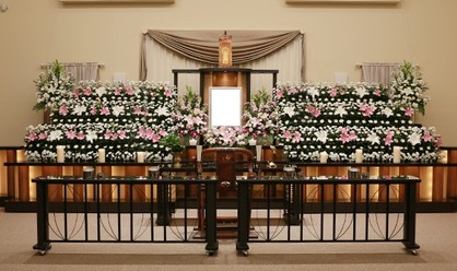 豊田市の葬儀会館そうそうの森さなげの祭壇