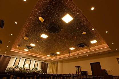 葬儀会館結クラシカル（みよし市）の星空をイメージした天井