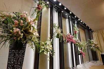 みよし市の葬儀会館を彩る花